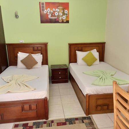Golden Star Hostel Kairo Bagian luar foto