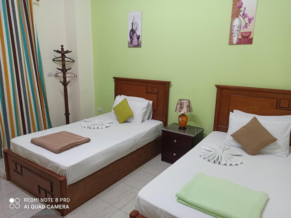 Golden Star Hostel Kairo Bagian luar foto