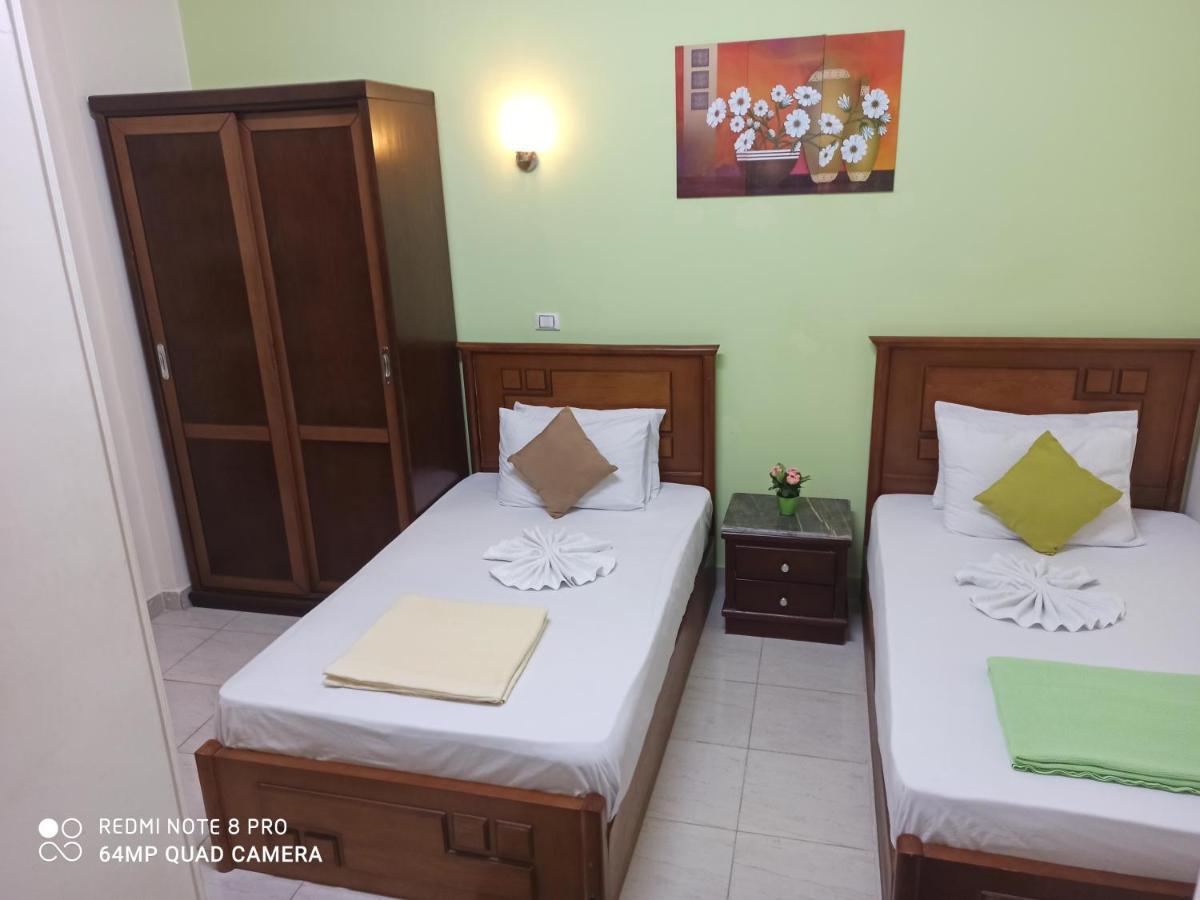 Golden Star Hostel Kairo Bagian luar foto
