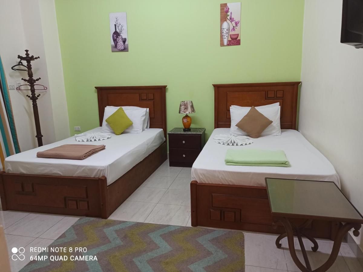 Golden Star Hostel Kairo Bagian luar foto