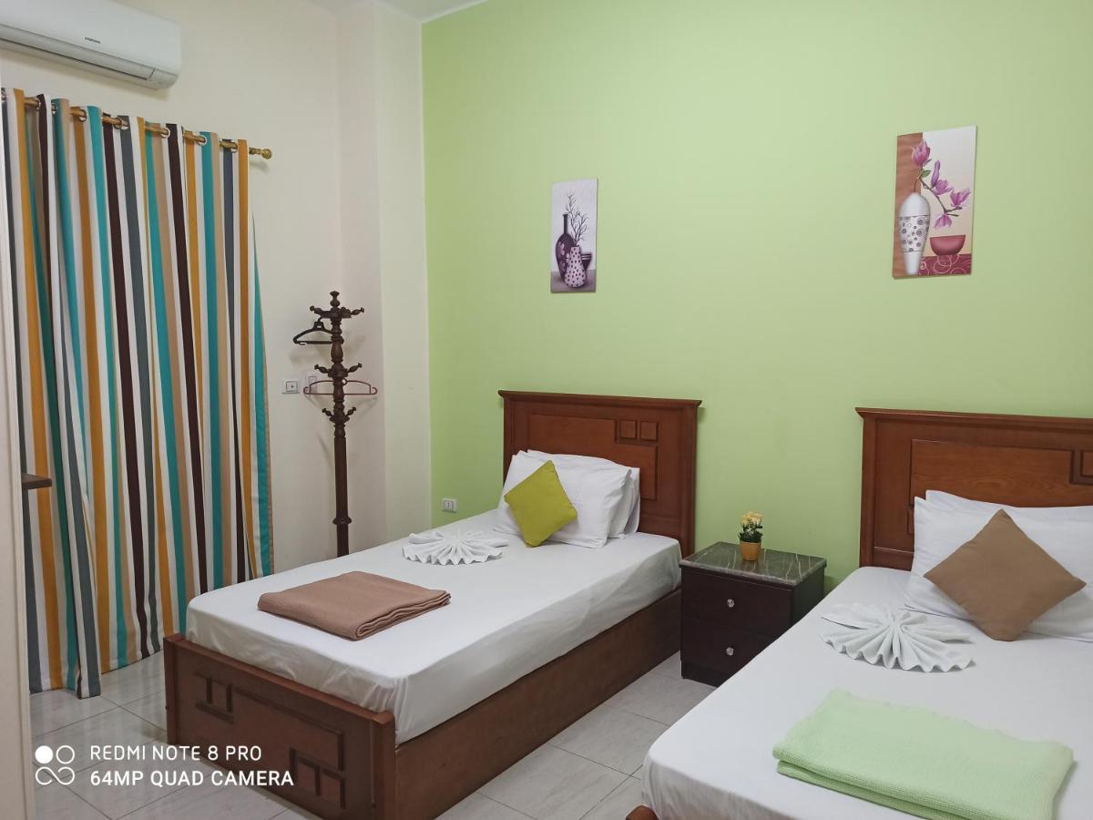 Golden Star Hostel Kairo Bagian luar foto