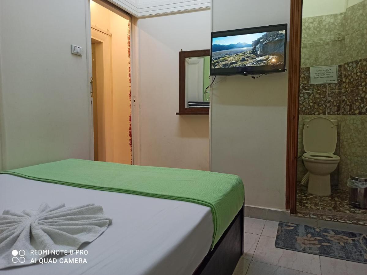 Golden Star Hostel Kairo Bagian luar foto