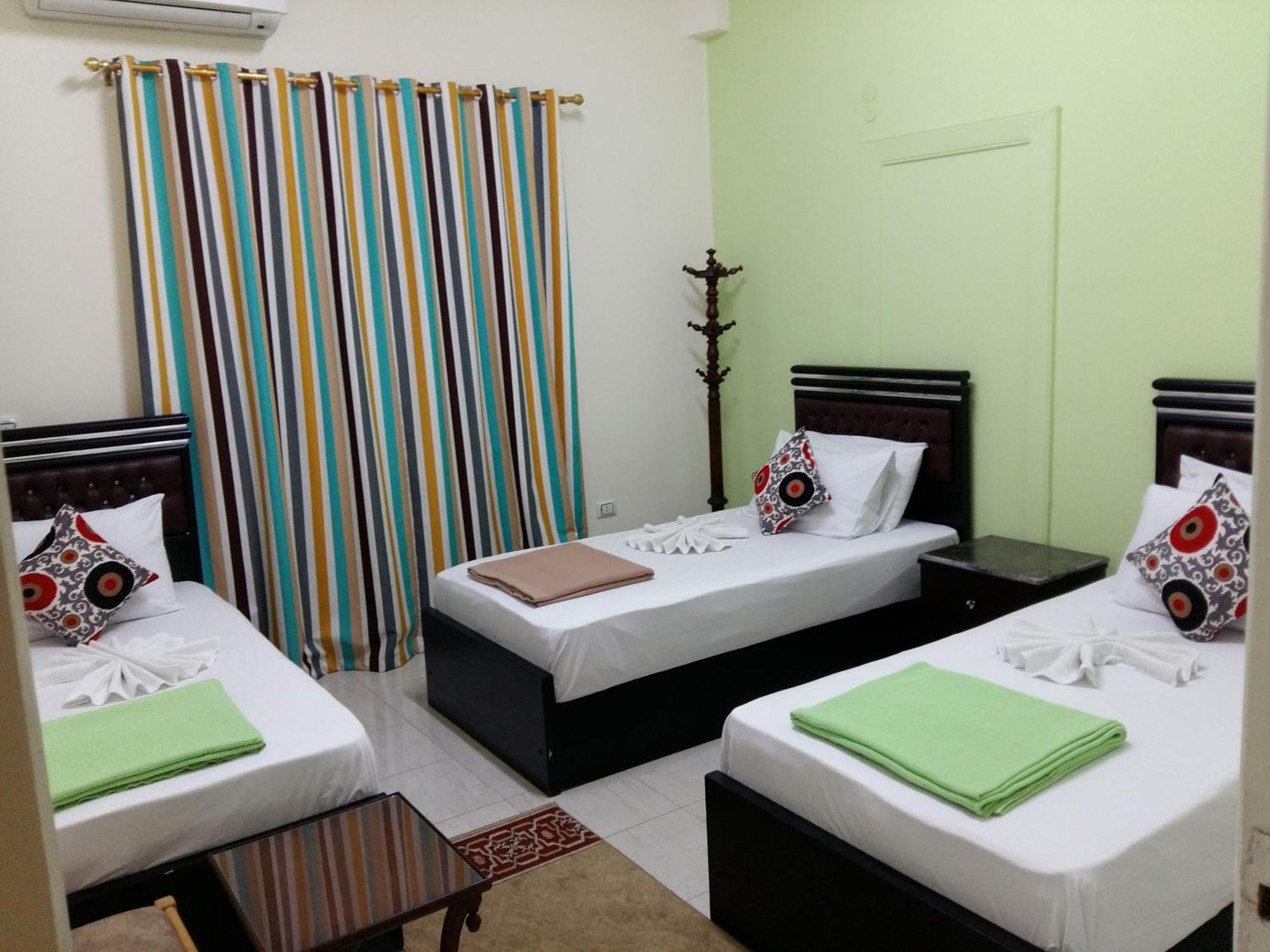 Golden Star Hostel Kairo Bagian luar foto
