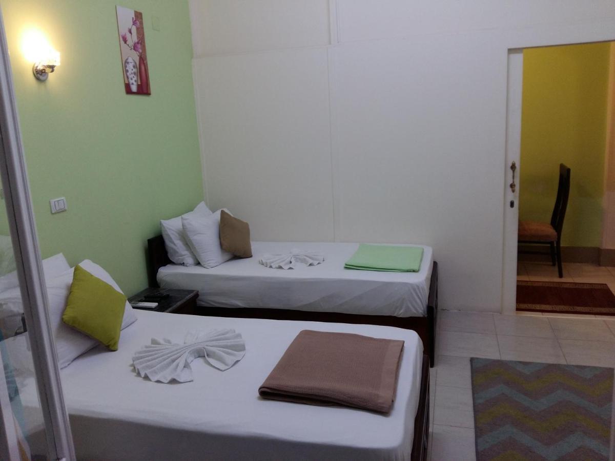 Golden Star Hostel Kairo Bagian luar foto